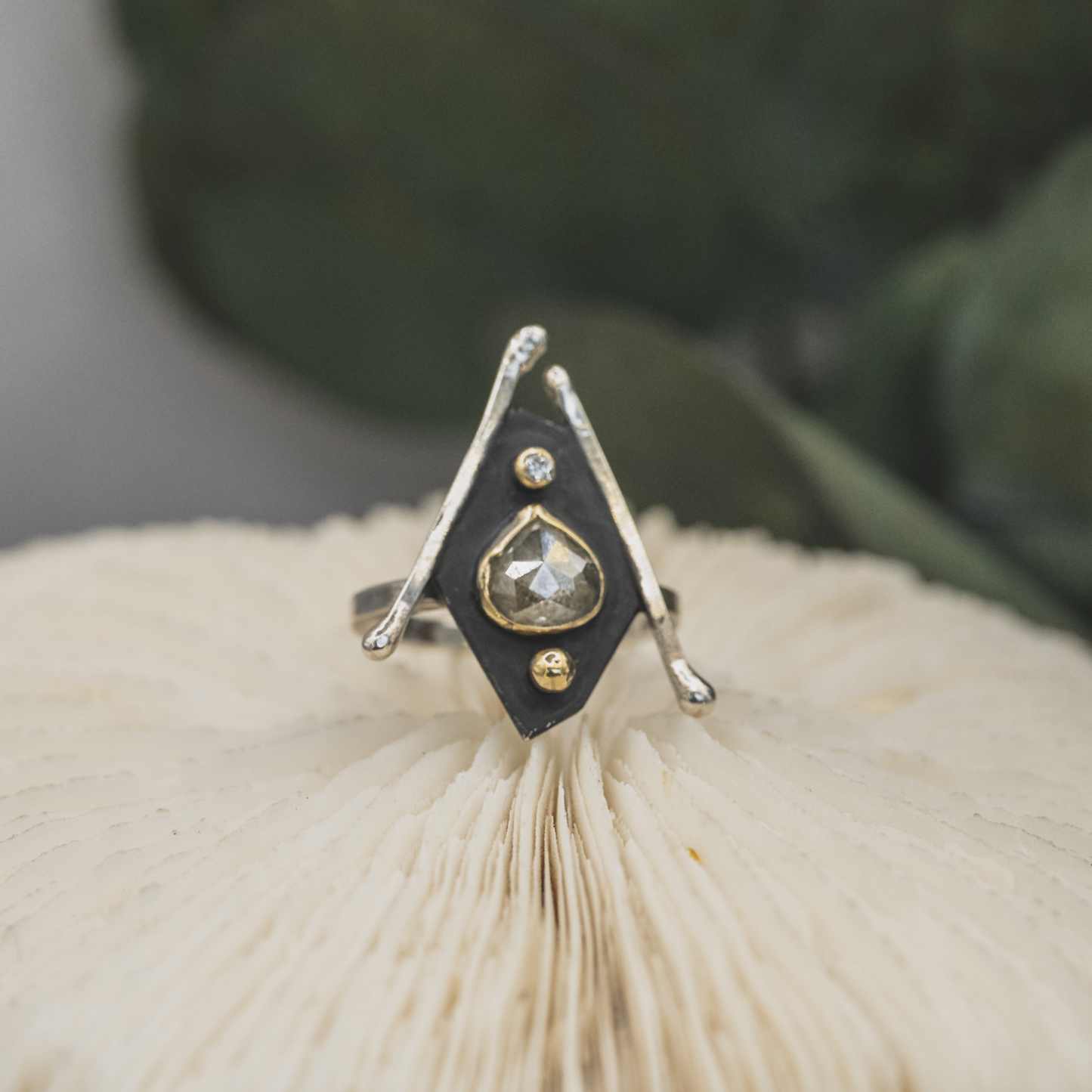 Altar Ring III