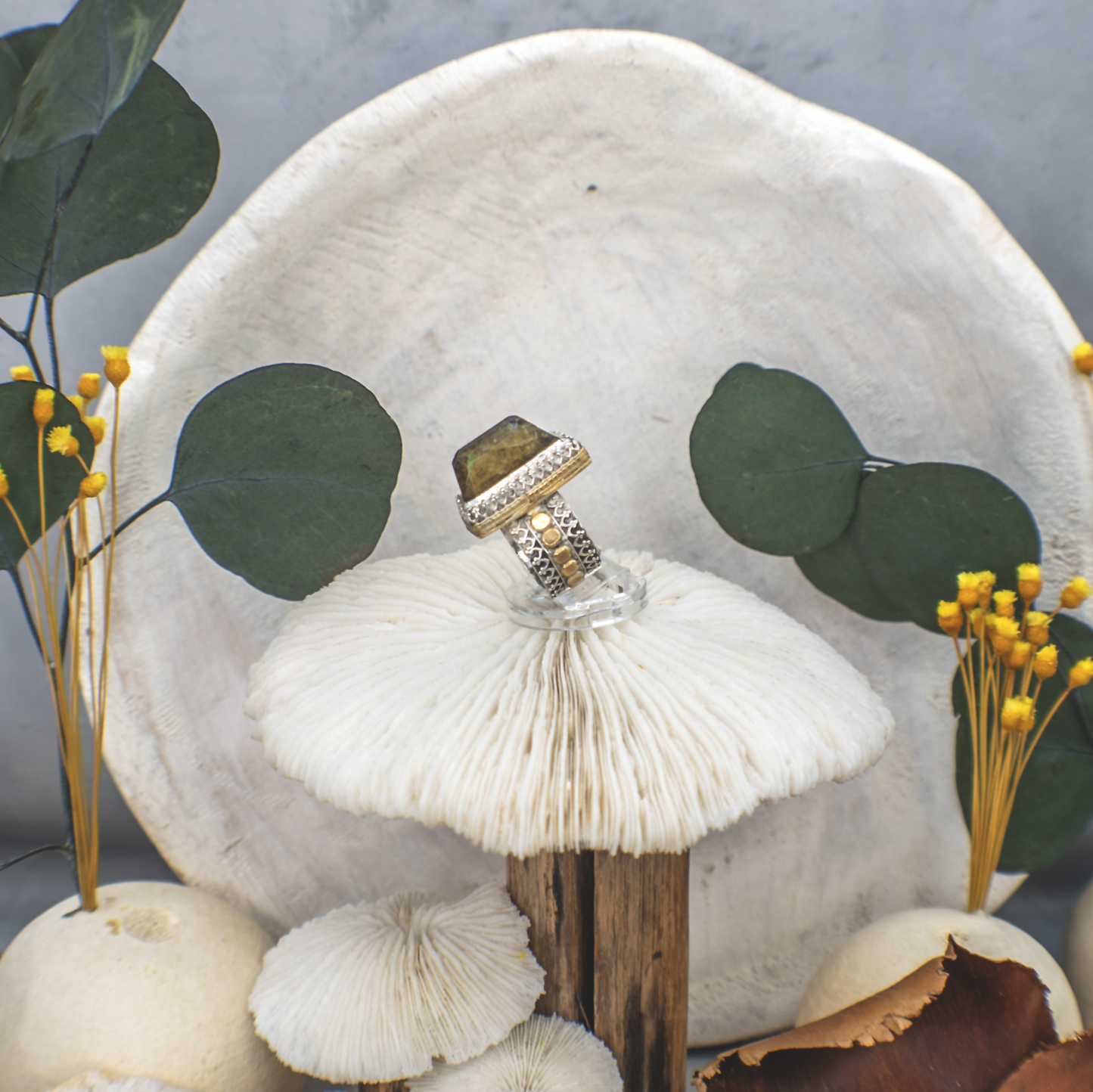 Vetiver Lantern Ring